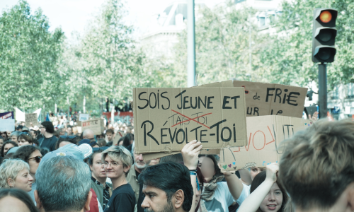 Avec la répression policière, la répression disciplinaire !